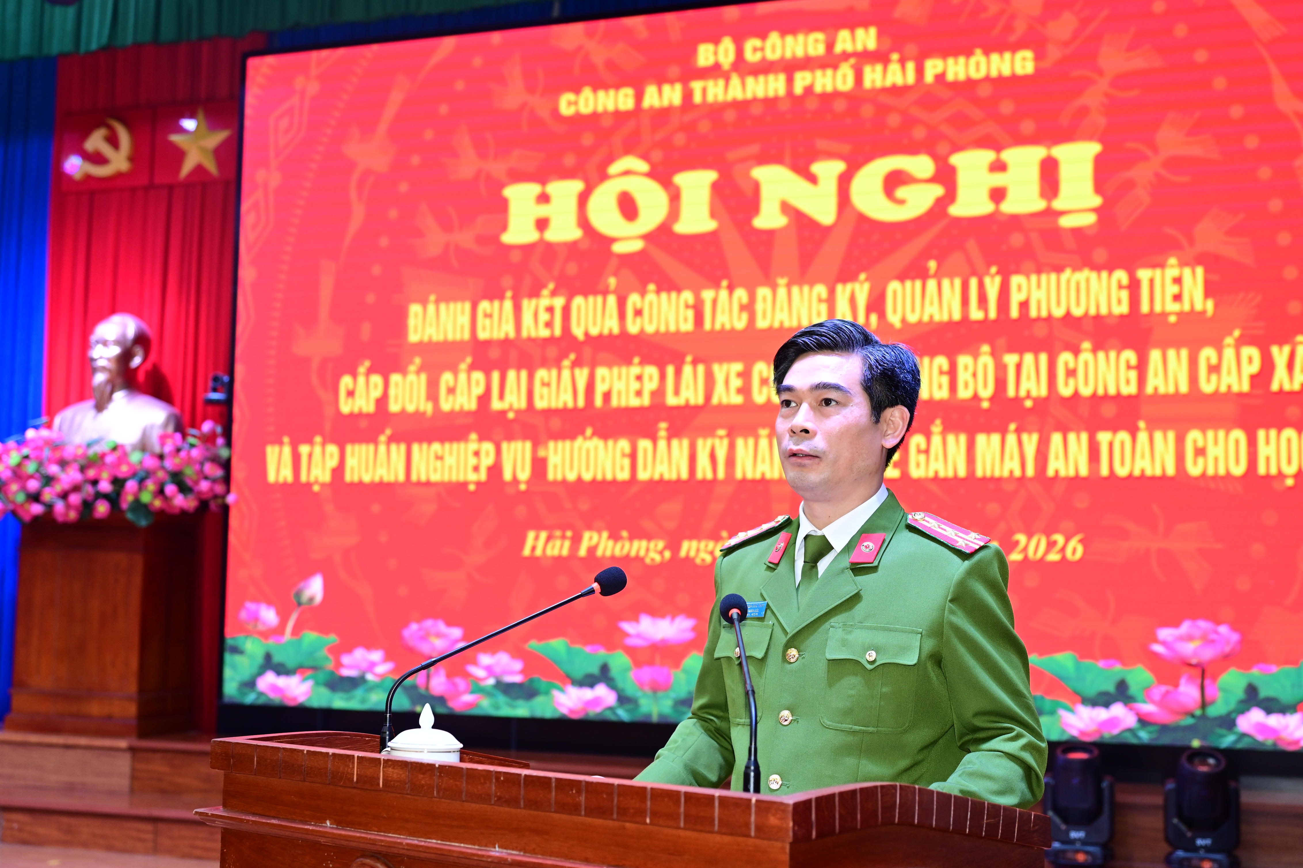 Đánh giá kết quả công tác đăng ký, quản lý phương tiện, cấp đổi, cấp lại giấy phép lái xe cơ giới đường bộ và tập huấn nghiệp vụ “Hướng dẫn kỹ năng lái xe gắn máy an toàn cho học sinh”